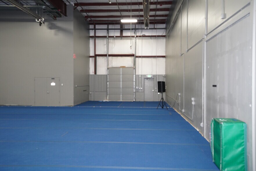 More Photos Of 3773 Monarch St, Frederick Warehouse For Lease
