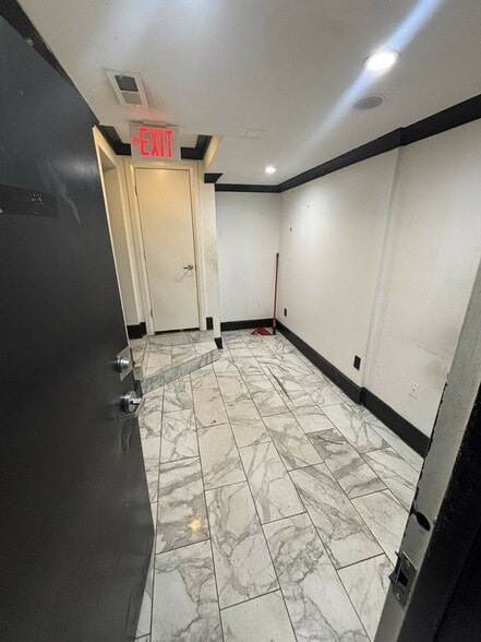 More Photos Of 1015 U St NW, Washington Storefront For Lease