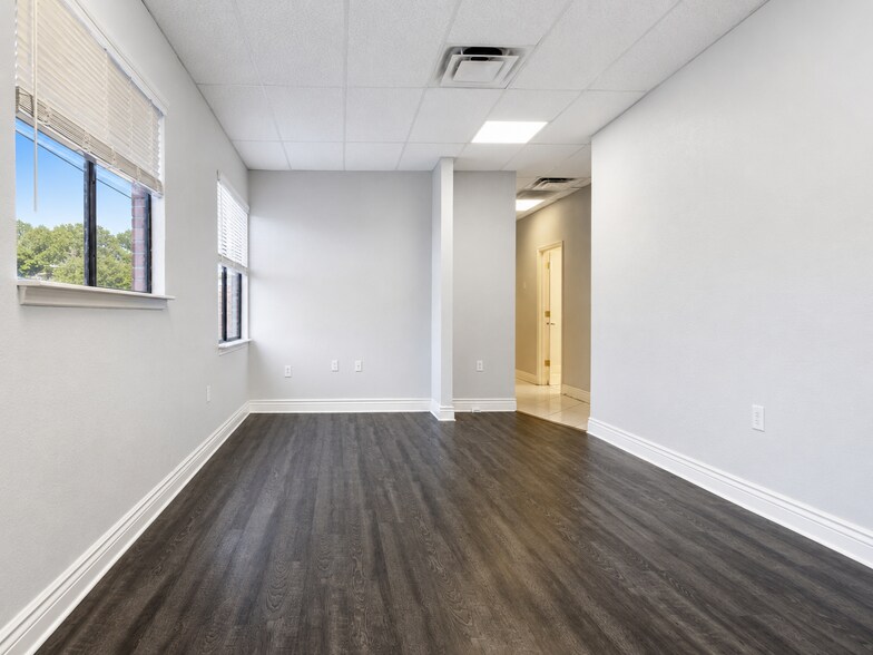 More Photos Of 9042-9108 US Highway 19, Port Richey Office For Lease