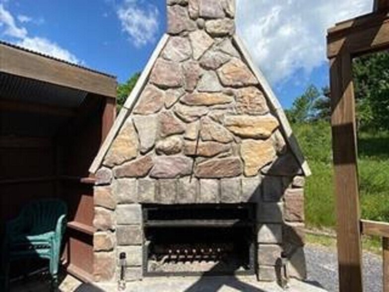 More Photos Of 1939 Forest Hills Dr, Elton Restaurant For Sale