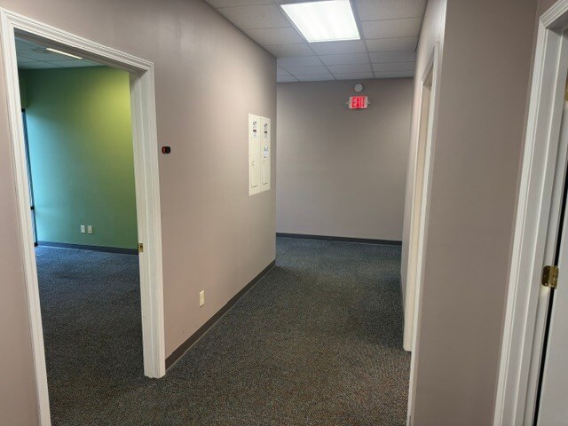 More Photos Of 1041 N Royal Ave, Evansville Office For Lease
