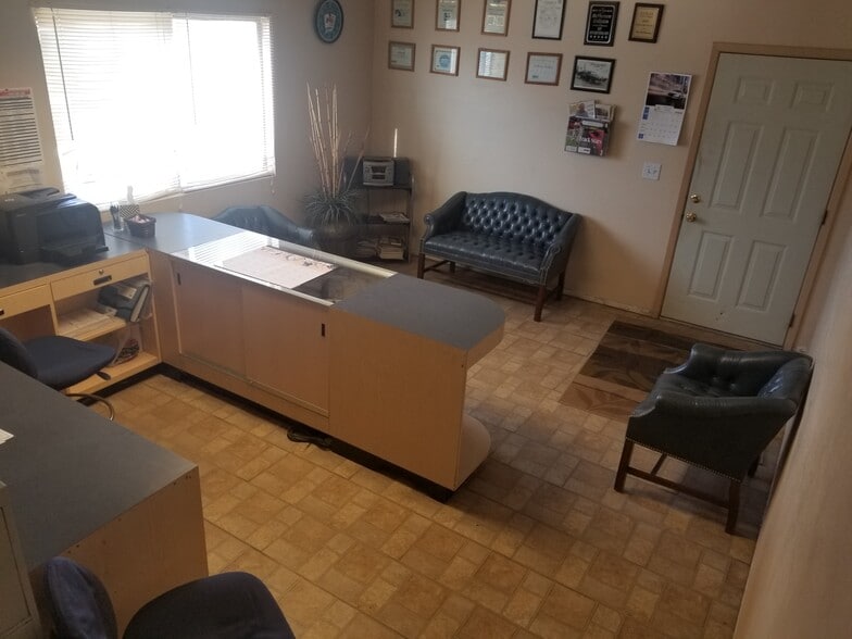 More Photos Of 405 W Vista Dr, Holbrook Service For Sale