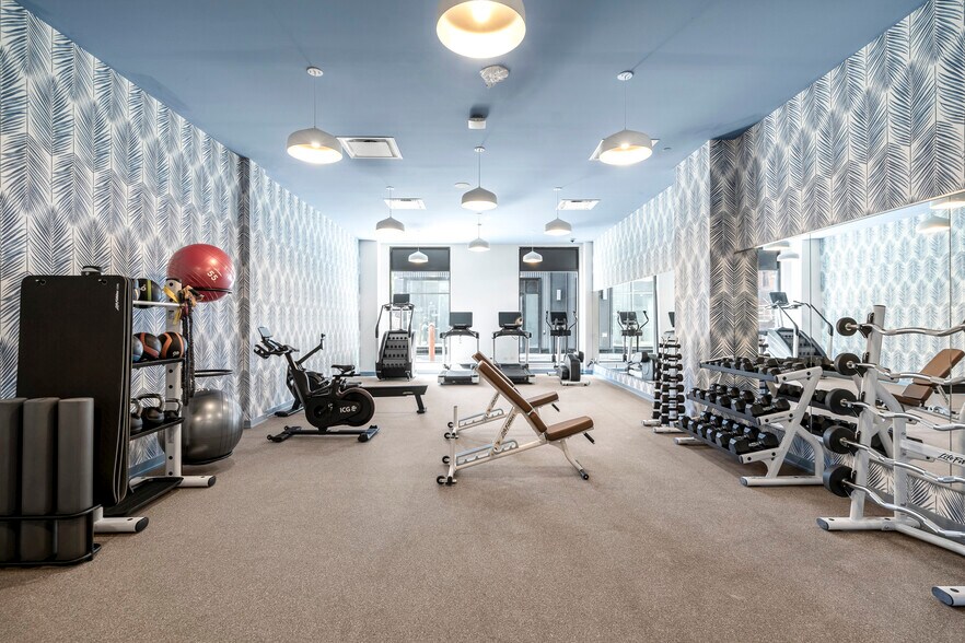 More Photos Of 1135 W Winona St, Chicago Apartments For Lease