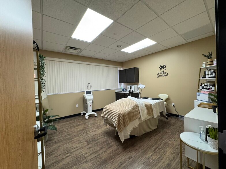 More Photos Of 1361 N Alma School Rd, Chandler Restaurant For Lease