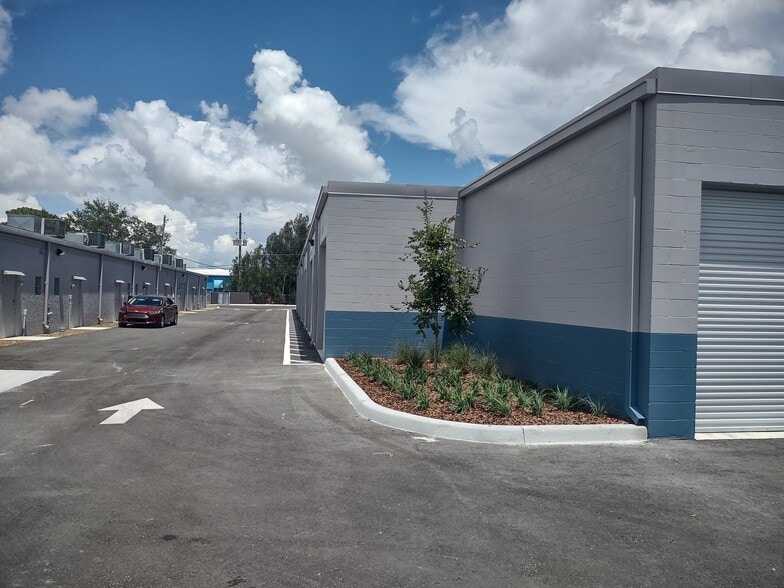 Primary Photo Of 8262 Ulmerton Rd, Largo Self Storage For Lease