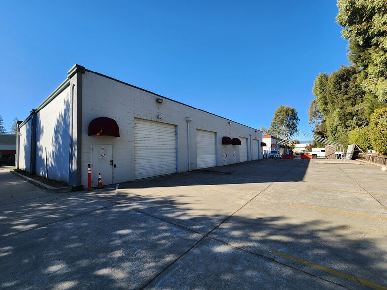 More Photos Of 27 Commerce Pl, Vacaville Warehouse For Lease