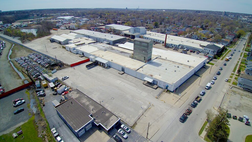 More Photos Of 912 E Washington St, Joliet Manufacturing For Lease