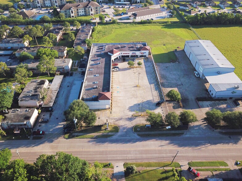 More Photos Of 301 Vista Rd, Pasadena Storefront For Lease