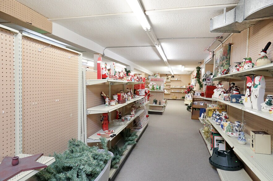 More Photos Of 106 N Wilson Ave, Jefferson Storefront For Sale