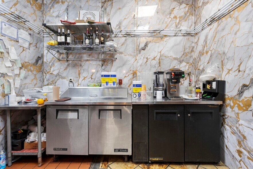 More Photos Of 1233-1273 E Putnam Ave, Riverside Restaurant For Sale