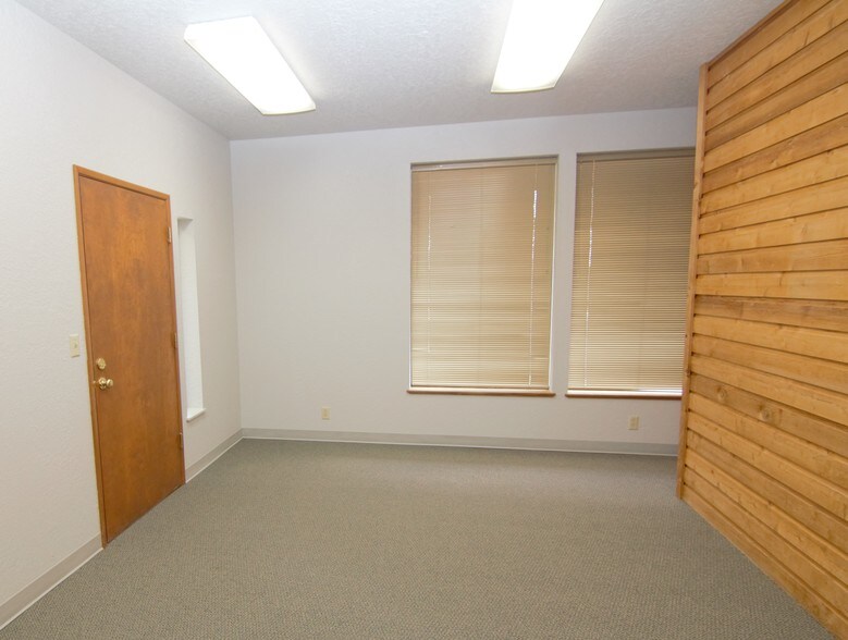 More Photos Of 1900 N 99 Hwy, Mcminnville Loft Creative Space For Lease