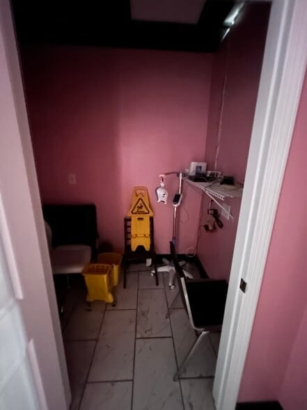 More Photos Of 1816-1820 Austin Dr, Decatur Freestanding For Lease