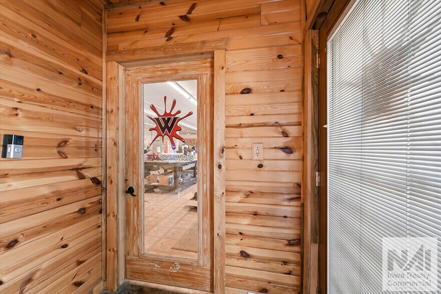 More Photos Of 520 Franklin St, Center Point Industrial For Sale