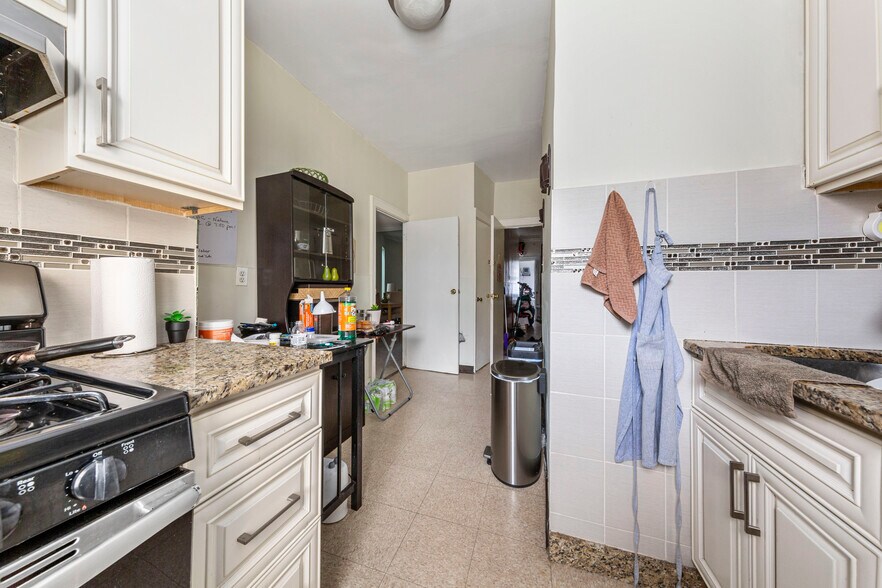 More Photos Of 6930 Myrtle Ave, Glendale General Retail For Sale