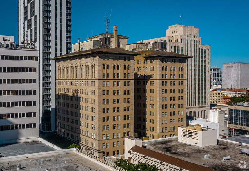 More Photos Of 25 SE 2nd Ave, Miami Office For Lease