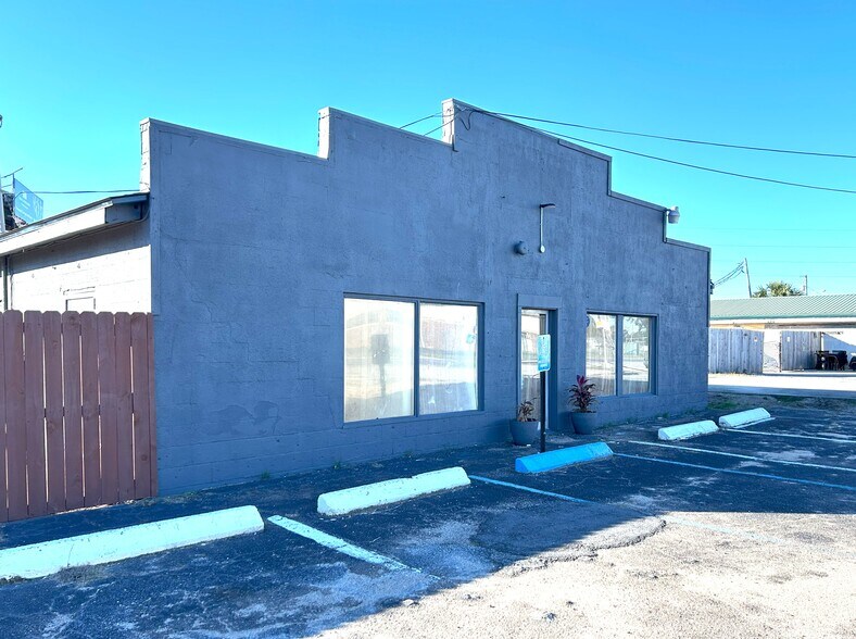 More Photos Of 317 S Old Corry Field Rd, Pensacola Showroom For Sale