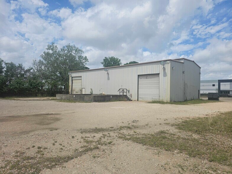 More Photos Of 13430 Conklin Ln, Houston Industrial For Sale