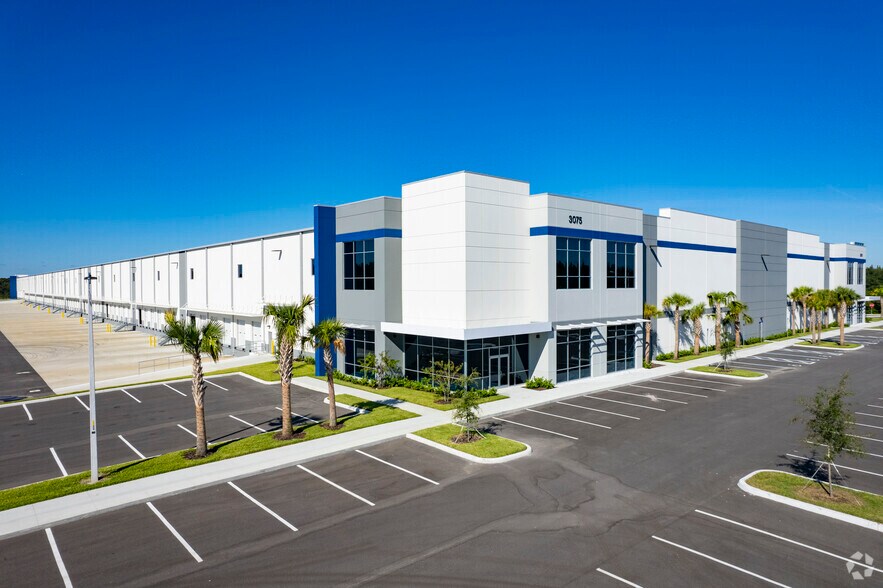 More Photos Of 3075 Whitten Rd, Lakeland Warehouse For Lease