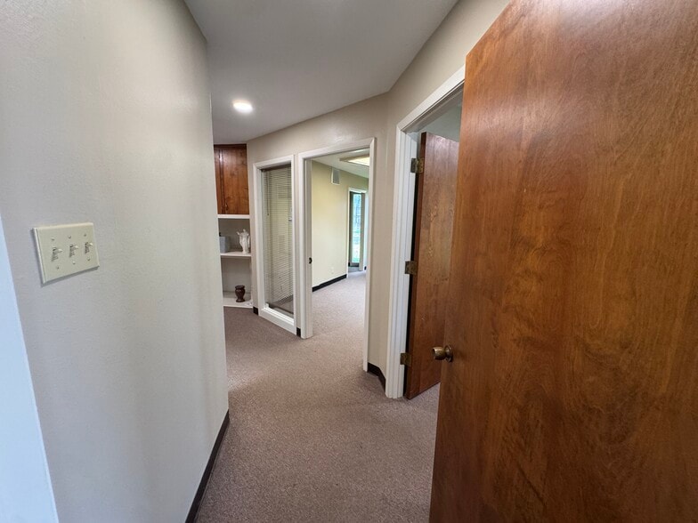More Photos Of 1208 S Chestnut St, Lufkin Showroom For Sale