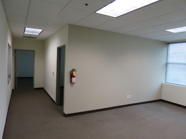 More Photos Of 2972 Columbia St, Torrance Warehouse For Lease