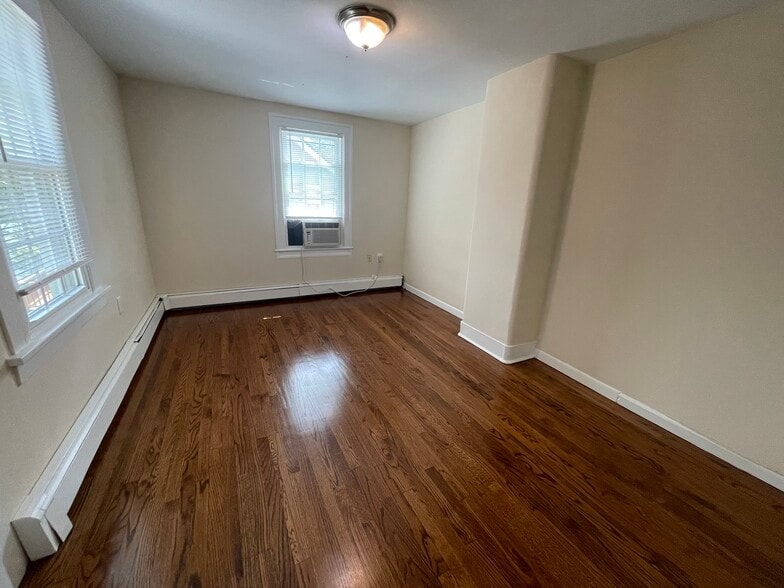 7 Whitney Ave, Trumbull, CT 06611 Apartments For Sale