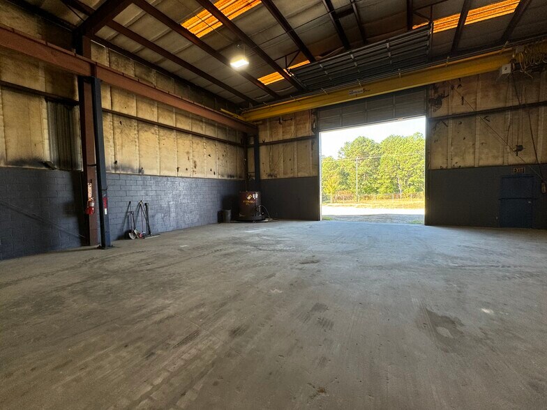 More Photos Of 300 Planters Dr, Columbia Service For Lease