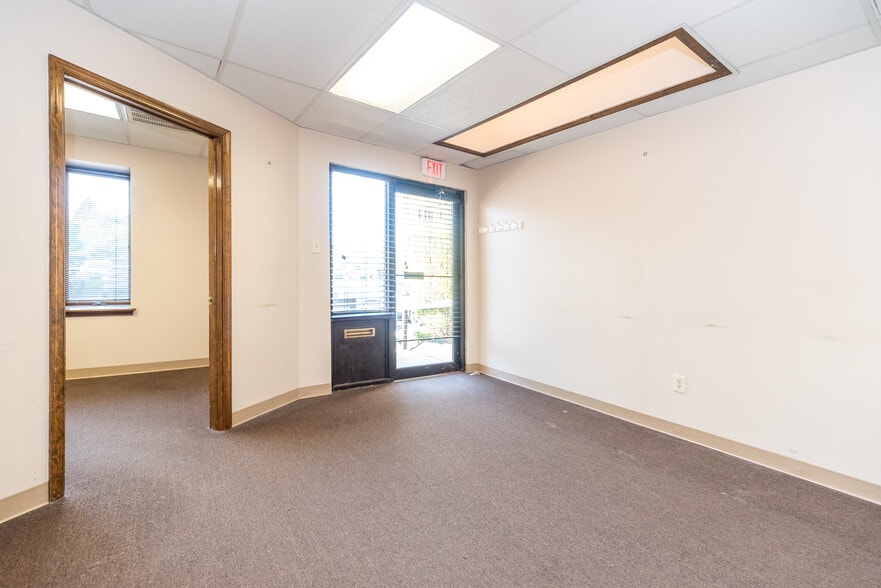 More Photos Of 908-918 Town Center, New Britain Office For Sale