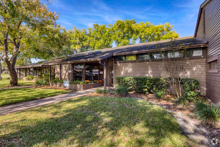 More Photos Of 101-110 Southern Oaks Dr & Thonotosassa Rd & Baker St, Plant City Medical For Lease