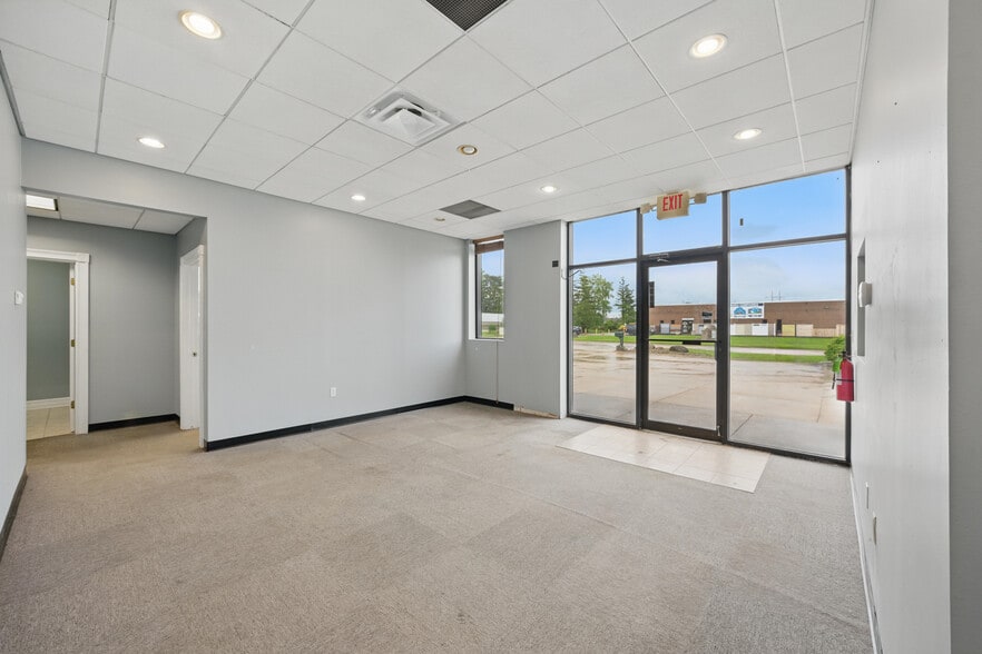 More Photos Of 9552 York Alpha Dr, North Royalton Service For Sale