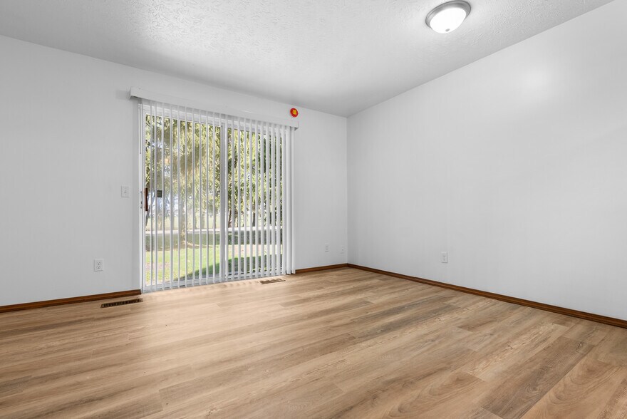 More Photos Of 652 Northgate Cir, Rochester Multifamily For Sale