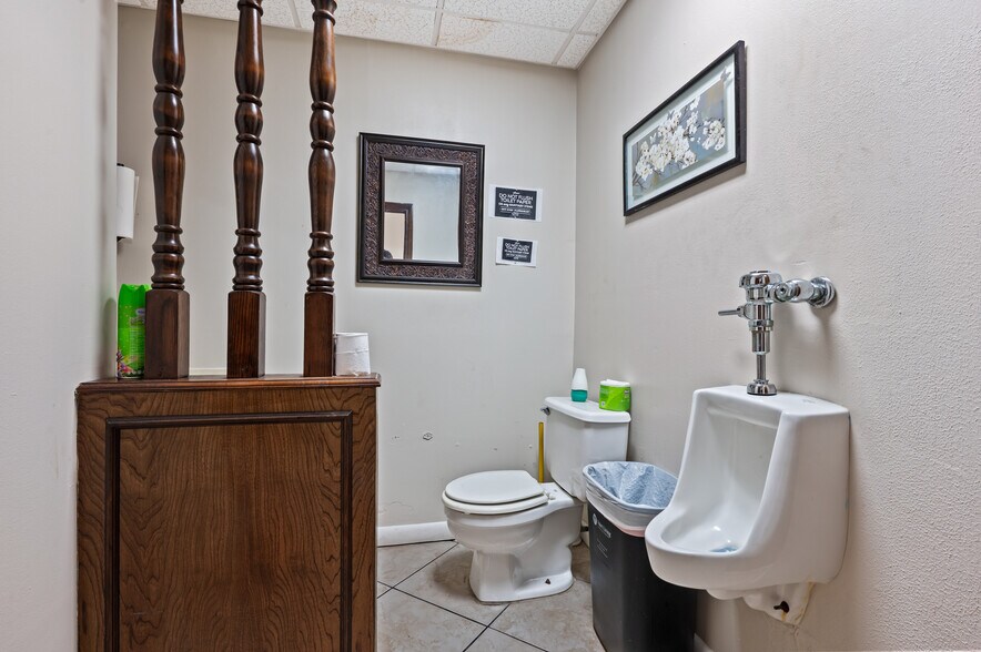 More Photos Of 411 Spencer Hwy, South Houston Auto Dealership For Lease