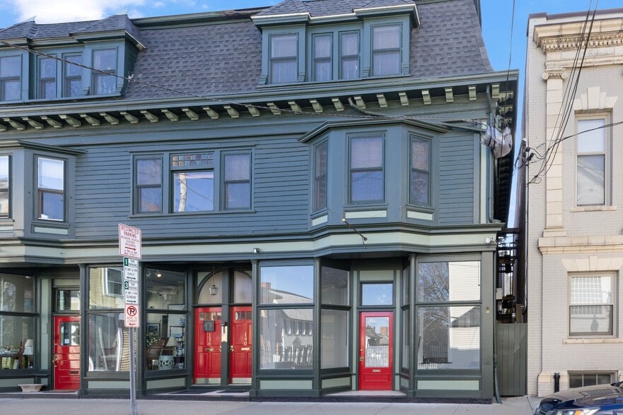 More Photos Of 138 Spring St, Newport Storefront Retail Office For Sale