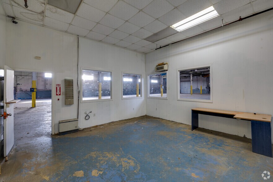 More Photos Of 235 New York Dr, Fort Washington Light Manufacturing For Lease