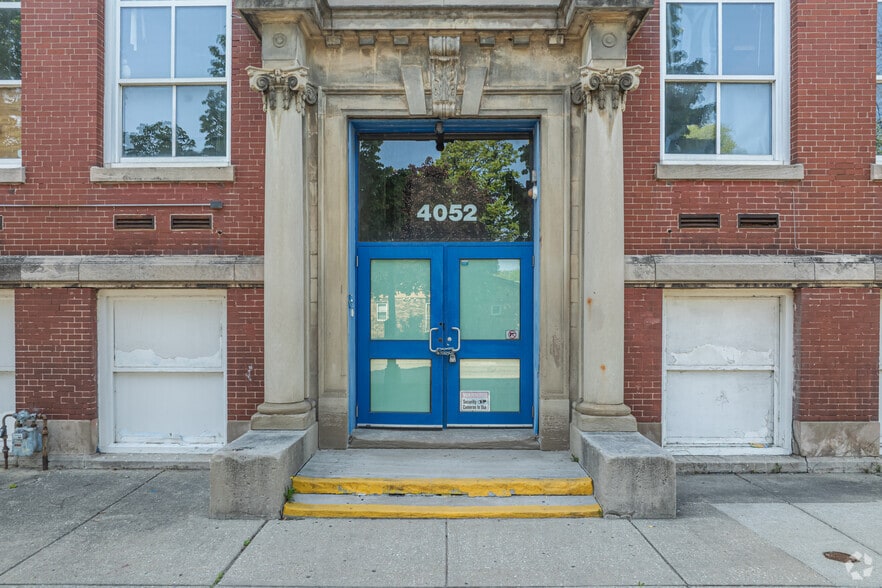 More Photos Of 4052 S Wabash Ave, Chicago Schools For Sale