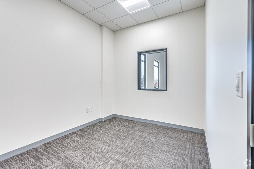 More Photos Of 3411 Mingo Rd, Denton Unknown For Lease