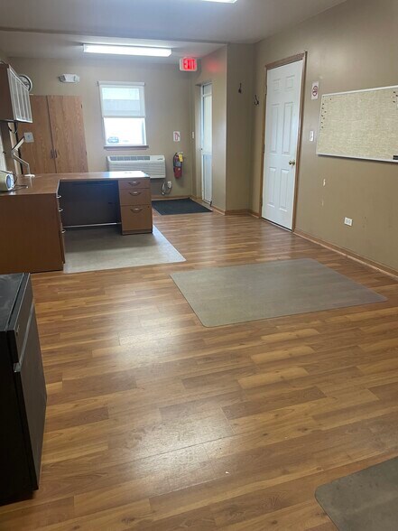 More Photos Of 12641-12647 Old Plank Dr, New Lenox Warehouse For Lease