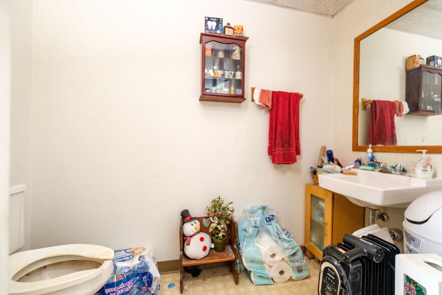 More Photos Of 227 N Main St, Harrisonburg General Retail For Sale