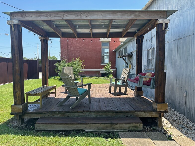 More Photos Of 4027 Main St, Dallas Manufacturing For Sale