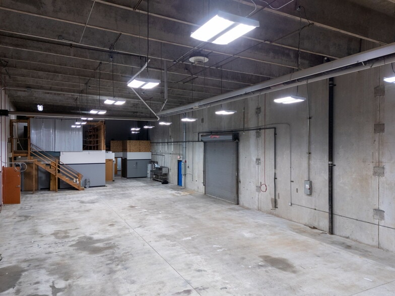 More Photos Of 1555-1557 SE Crystal Lake Dr, Corvallis Warehouse For Lease