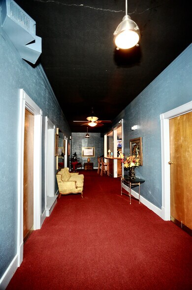 More Photos Of 424 W Main St, Denison Storefront Retail Office For Sale