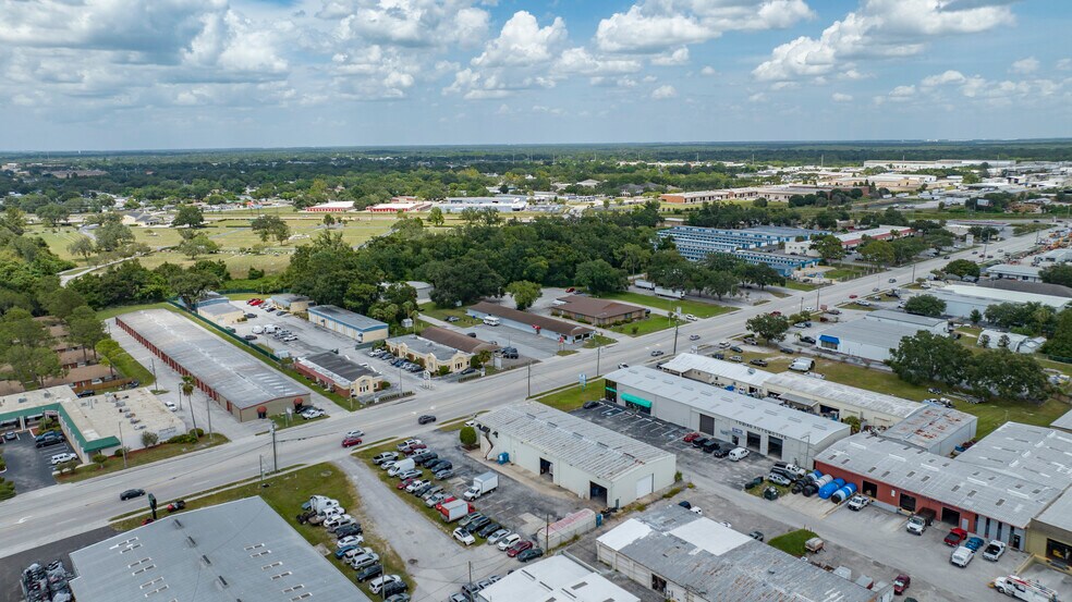 More Photos Of 2101 E Edgewood Dr, Lakeland Showroom For Lease