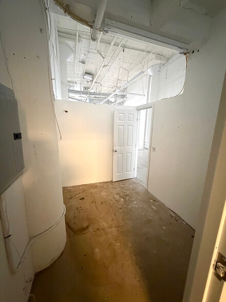 More Photos Of 910-922 Santee St, Los Angeles Storefront Retail Office For Lease