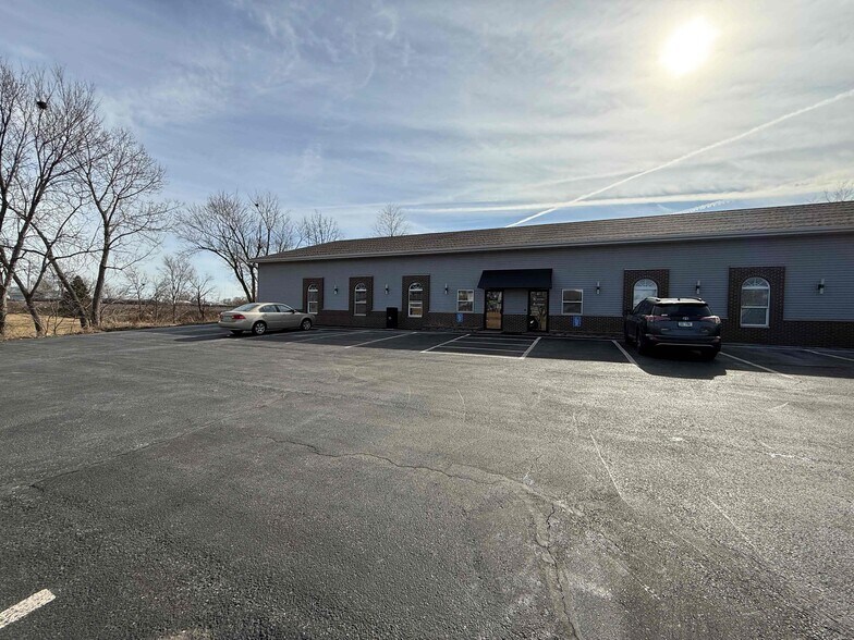 More Photos Of 935 Boyson Ct NE, Hiawatha Light Manufacturing For Lease
