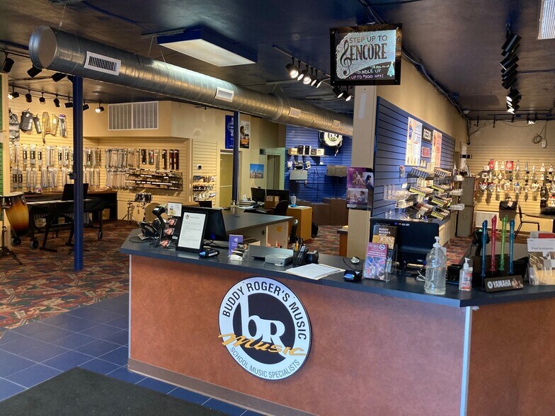 More Photos Of 1939 W Galbraith Rd, Cincinnati Storefront For Sale