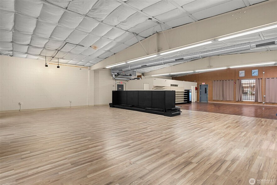 More Photos Of 825 Valley Mall Pky, East Wenatchee Flex For Sale