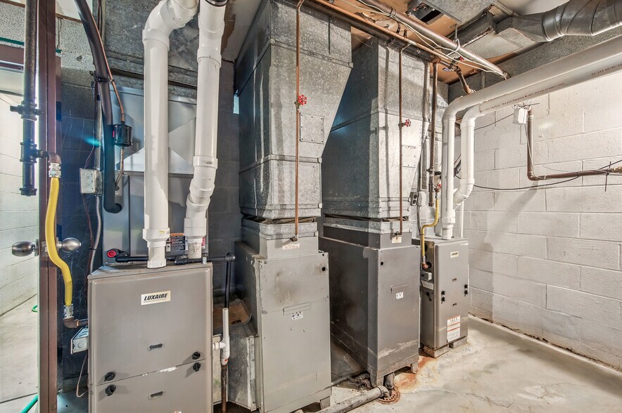 More Photos Of 2000 Green St, Farrell Medical For Lease