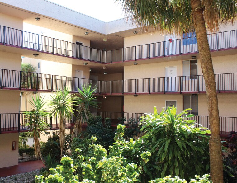 More Photos Of 2725 Somerset Dr, Lauderdale Lakes Apartments For Sale