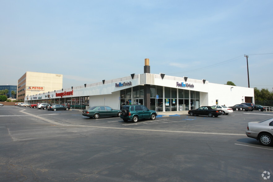 Primary Photo Of 5810-5850 Sepulveda Blvd, Van Nuys Unknown For Lease