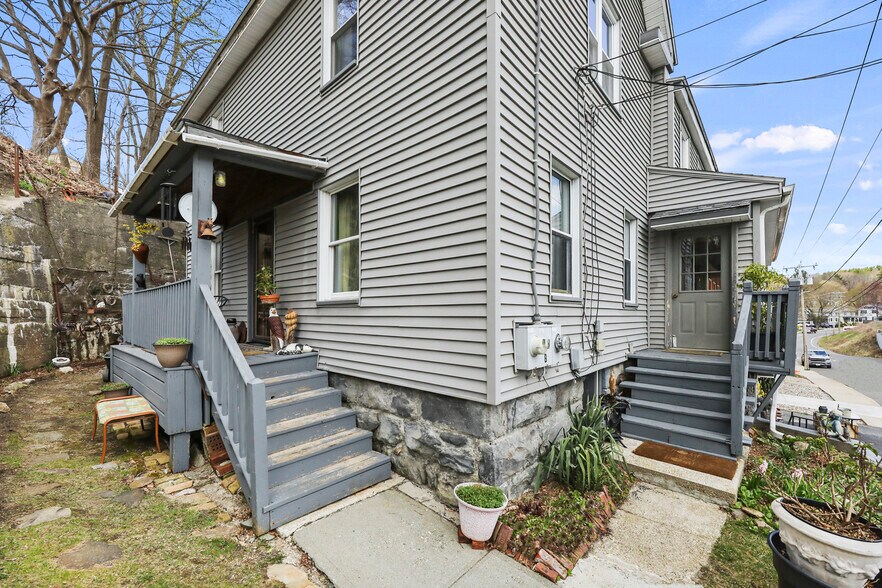 More Photos Of 133 Front St, Housatonic Apartments For Sale