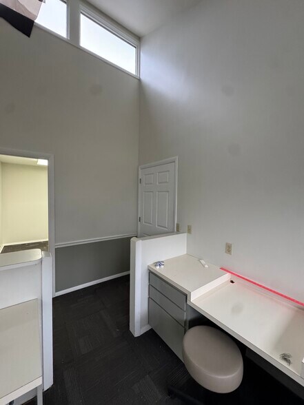 More Photos Of 3200 Sycamore Ct, Columbus Medical For Sale